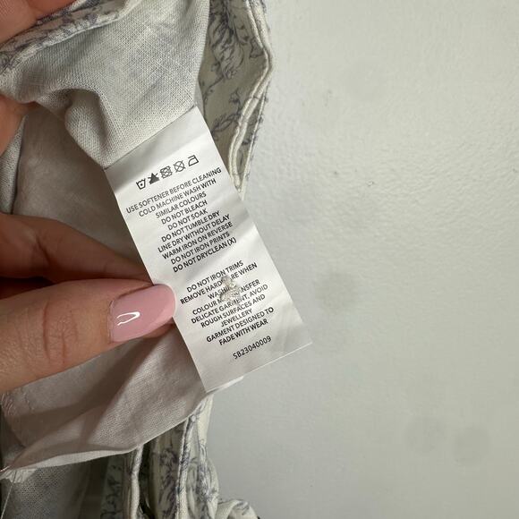 Amalie The Label Women's Linen Blend High Waisted Tailored Shorts In Dolce Fleur - Picture 8 of 8